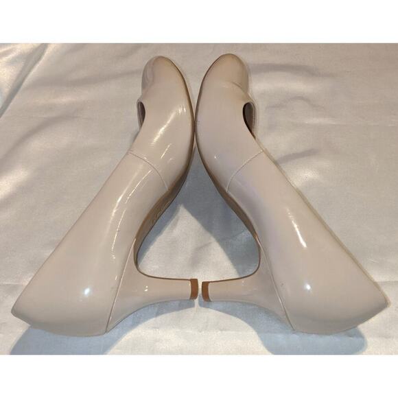 Life Stride Soft system Parigi Nude Taupe Patent Look 2.6" Heels Size 8.5M - Picture 5 of 8